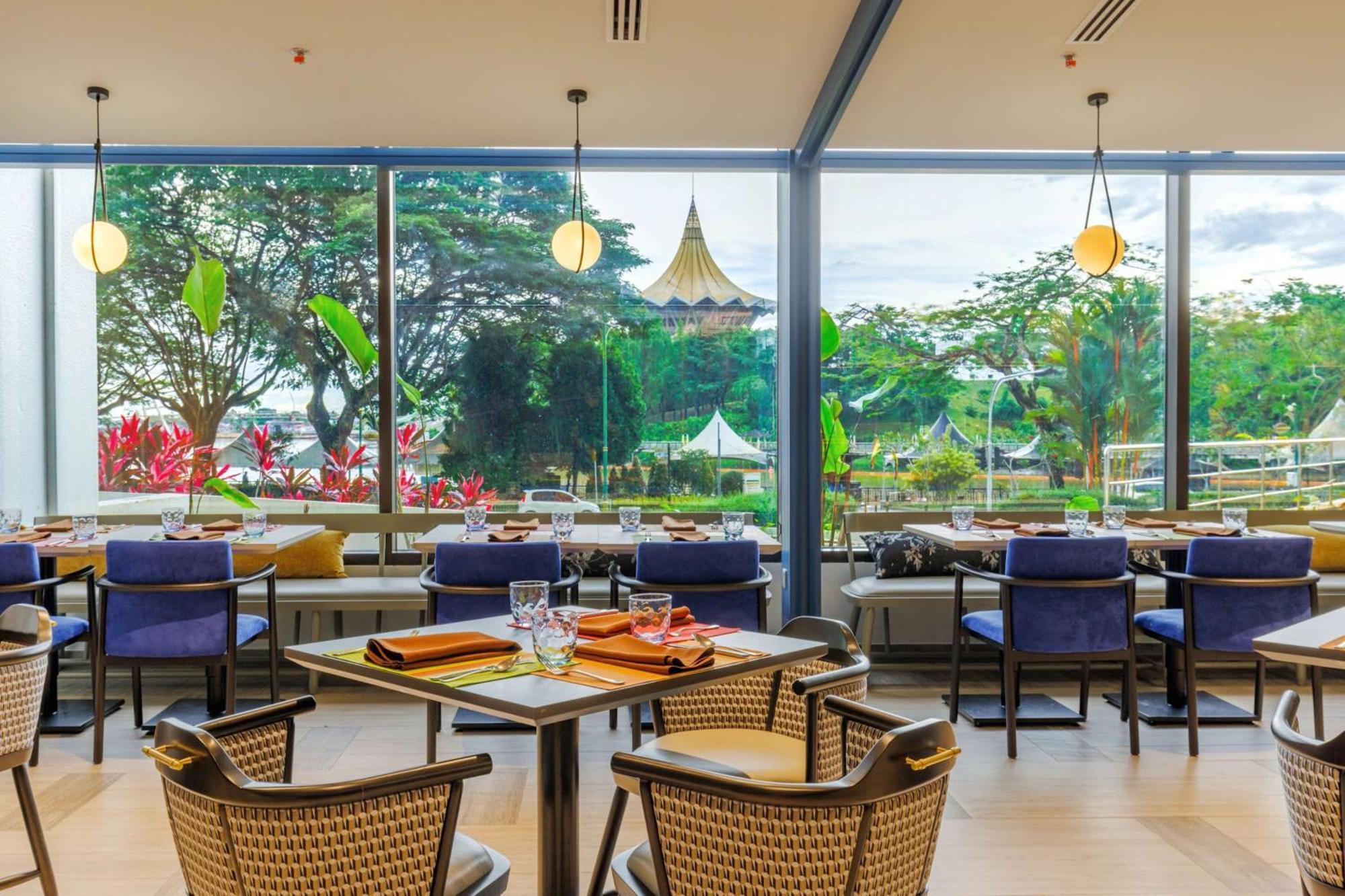 Hilton Kuching Hotel Exterior foto